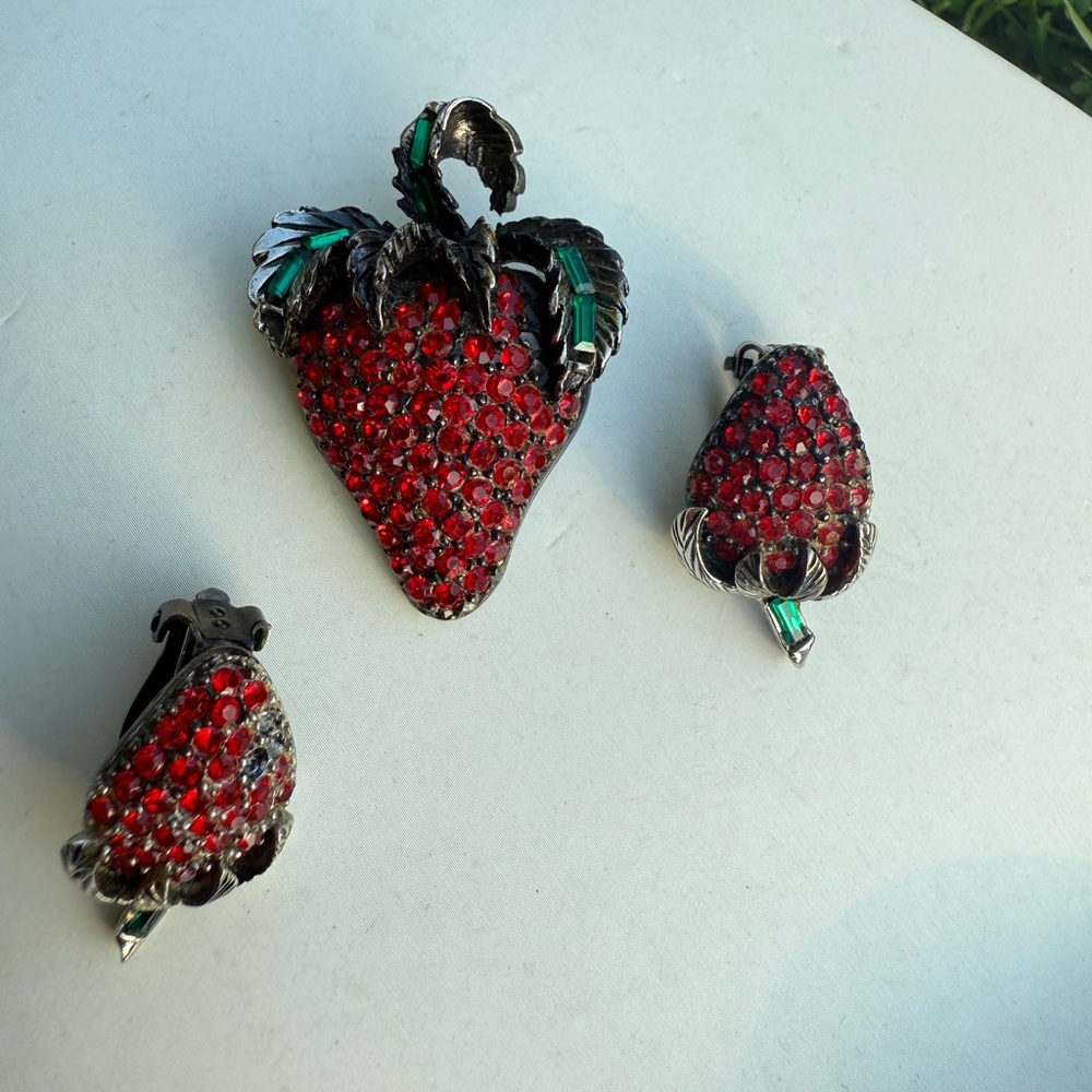 Red Crystal Strawberry Brooch and Earrings Set - Women Jewelry